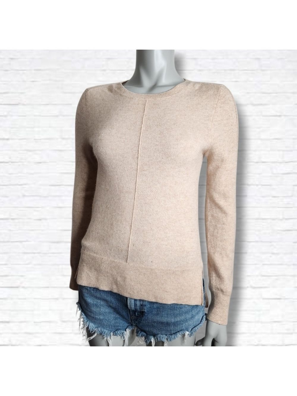InCashmere 100% Cashmere Cream Slim Fit Crewneck Sweater Size M